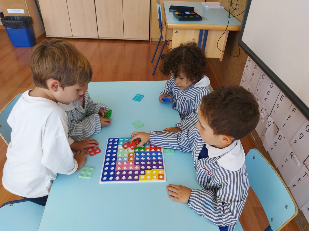 LaSalleLaSeu's tweet photo. Els nens i nenes de 4 anys gaudim de les matemàtiques amb NUMICOM #LaSallelaSeu #JuntsiJuntesMillor #NCA https://t.co/j5ezOn0LVC