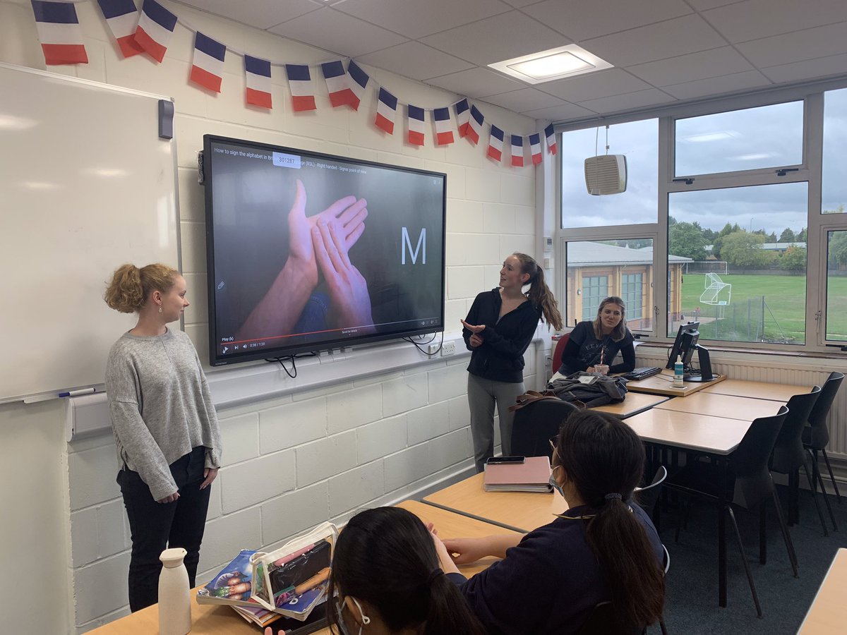 Languages_OHS's tweet photo. Today students could attend taster lessons in languages not taught at OHS: Arabic, Korean, Bosnian, Japanese, Welsh, Sign Language and even Ukrainian. It was fantastic to see students and staff sharing a little bit about their home language and culture. @OxfordHighSch https://t.co/Yp7Mu2RLpC