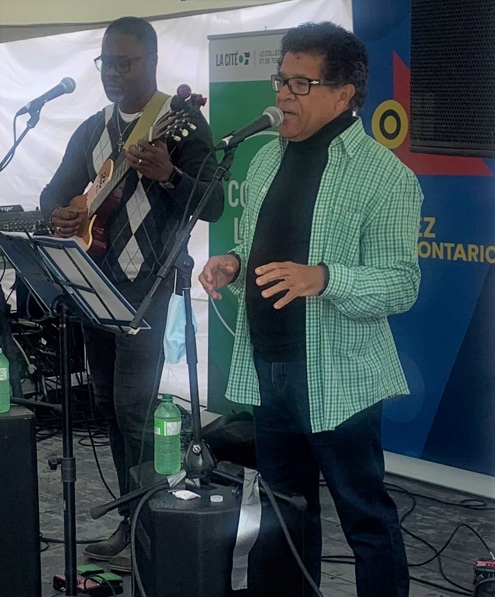Dimanche dernier <a href="/LaCiteToronto/">La Cité à Toronto</a> était au @Carrot_Green_Rf pour souligner la journée des Franco-Ontariens lors d'une activité organisée par <a href="/FEFToronto/">Francophonie en Fête</a>, animée par Alison Vicrobeck en présence du poète <a href="/gabrielosson/">Gabriel Osson</a> et d'autres artistes. La francophonie a rayonné malgré la pluie!