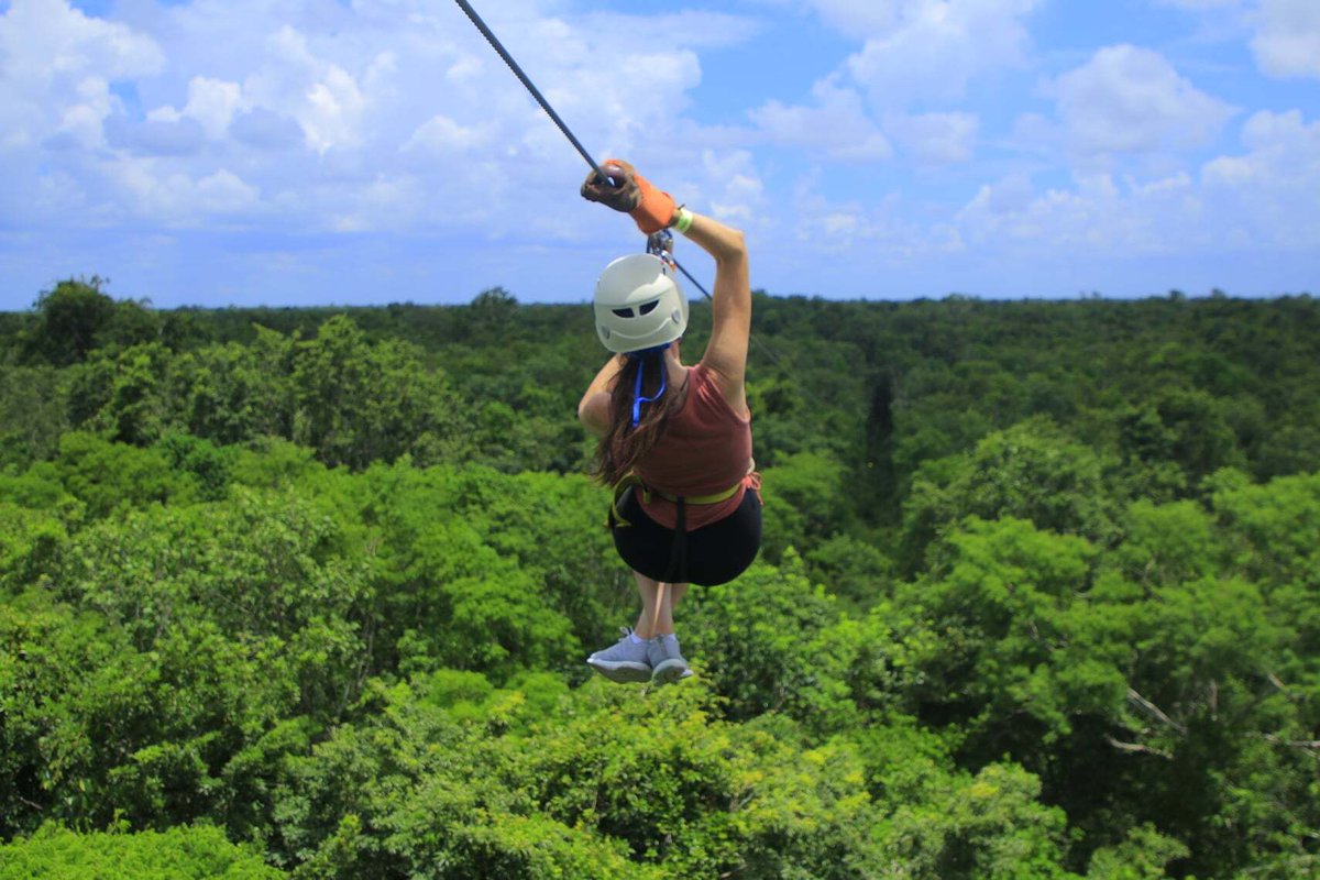 vantage_point's tweet photo. We've got talent! Pamela has been with VP for 6 years has been doing fantastic work as our director of media and specializes #B2B digital advertising. 

Fun fact: Pamela is a fan of ziplining and jumping out of planes! 🛩️ 

#VantagePoint #digitalmedia #worklife #B2B https://t.co/k8H5gJOWzT