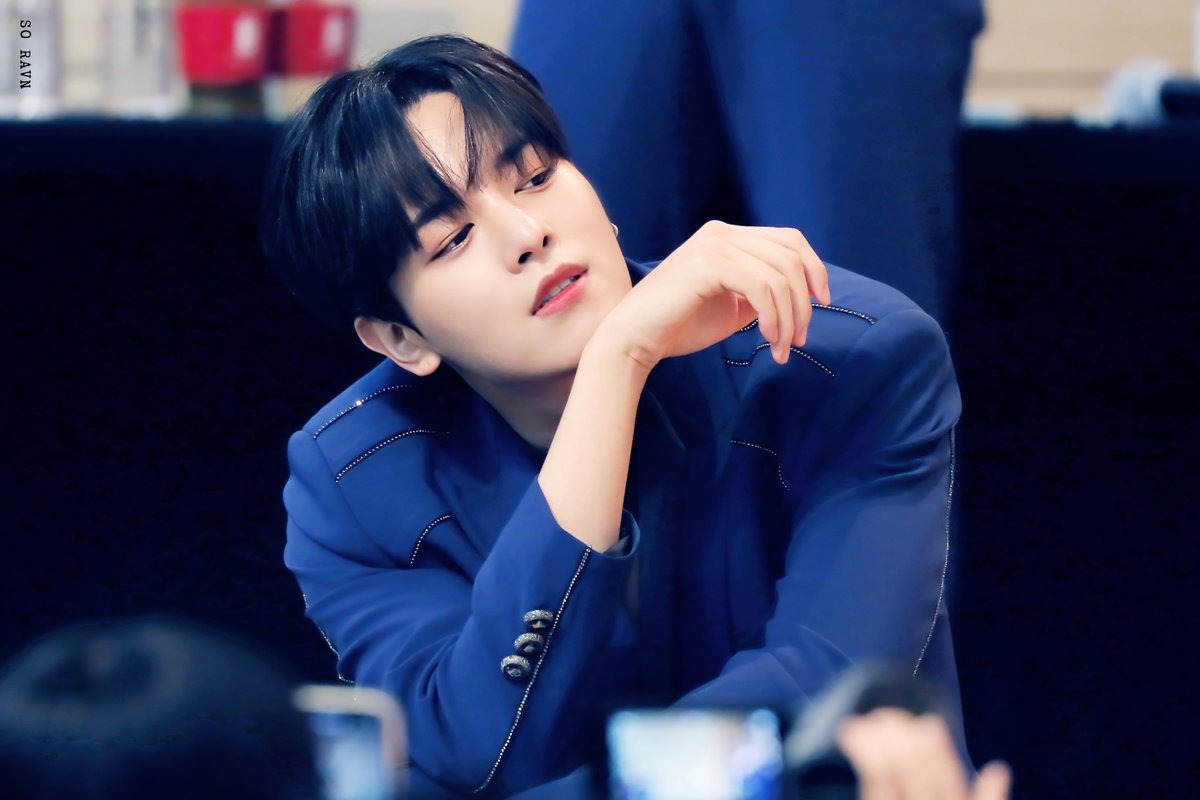 So_RAVN's tweet photo. 220923 사운드웨이브 대면 팬 사인회 @심석홀

나의 주인공 

#원어스 #ONEUS  #레이븐 #RAVN  #レイブン #영조 #YoungJo #ヨンジョ https://t.co/IuAajCSowr