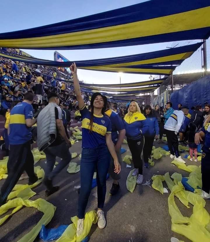 sebagar's tweet photo. Vuela alto. Desde la cuarta bandeja te toca alentar. 
Catan es de Boca. Hoy tambien alentamos por ustedes.Hasta siempre Pao. https://t.co/Er2WiLtU1Y
