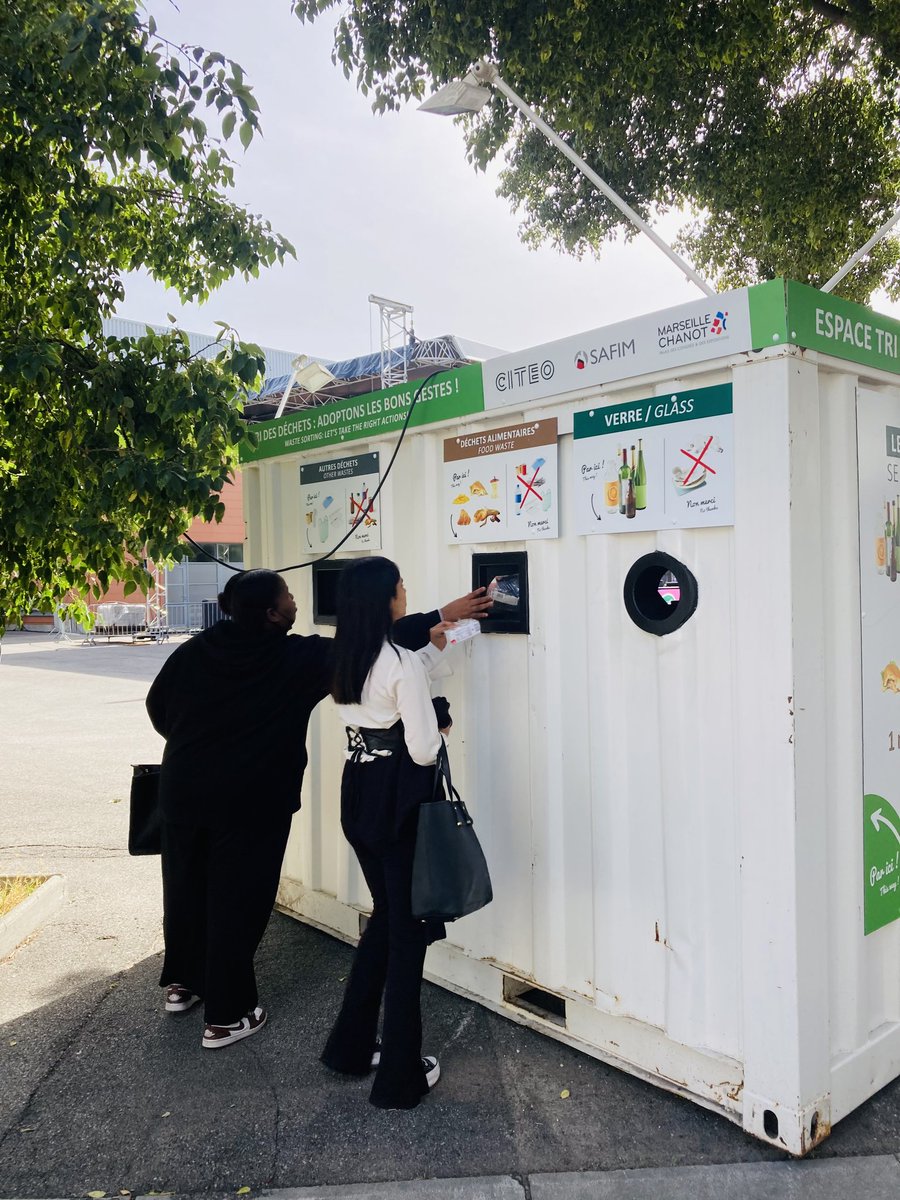 LeuthyMolina's tweet photo. Cette année sur la @Foire_Marseille la #SAFIM inaugure de nouveaux dispositifs de #tri pour les visiteurs et les exposants dans le cadre de l’AMI Hors Foyer lancé par @citeofrance
👏@OlivierDDZ et ses équipes qui veulent généraliser le tri sur les foires & salons de @marseille https://t.co/AGalwMZeyj