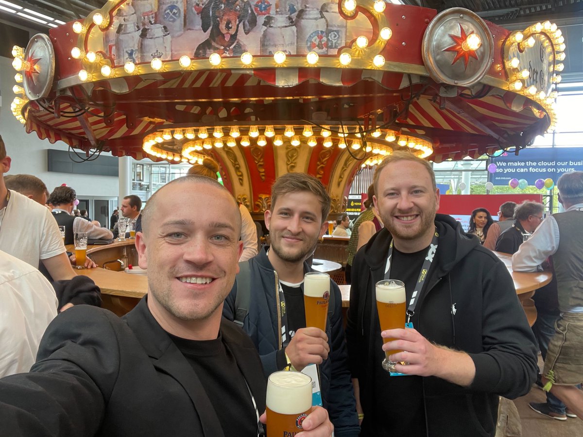 FaarenGroup's tweet photo. 🎉 What an eventful week in #Munich. 🥨 This year's @bitsandpretzels was yet again a very special one. 🖤 Numerous young #entrepreneurs, #startups and established #companies came together to exchange ideas on current topics. 💬

#carsubscription #automotive #mobility #newmobility https://t.co/LqJaz3nwn1