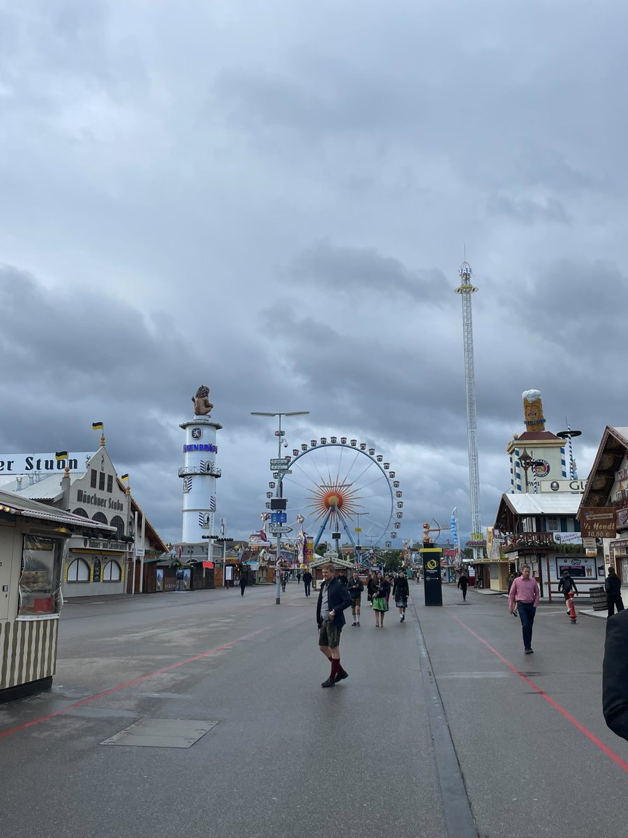 FaarenGroup's tweet photo. 🎉 What an eventful week in #Munich. 🥨 This year's @bitsandpretzels was yet again a very special one. 🖤 Numerous young #entrepreneurs, #startups and established #companies came together to exchange ideas on current topics. 💬

#carsubscription #automotive #mobility #newmobility https://t.co/LqJaz3nwn1