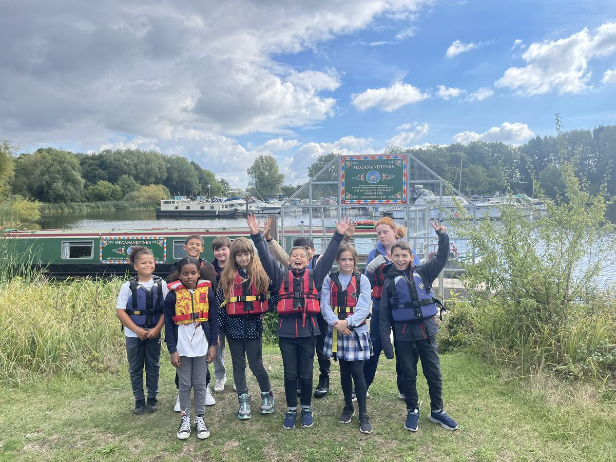 MEGANandTINKS's tweet image. We are having a lovely day out with #stmarys school Hyson Green and visited @NottinghamParks #colwickpark 😀 And it didn’t rain 😎👍 @CllrDaveTrimble @CRTEastMidlands @Adventurenottm