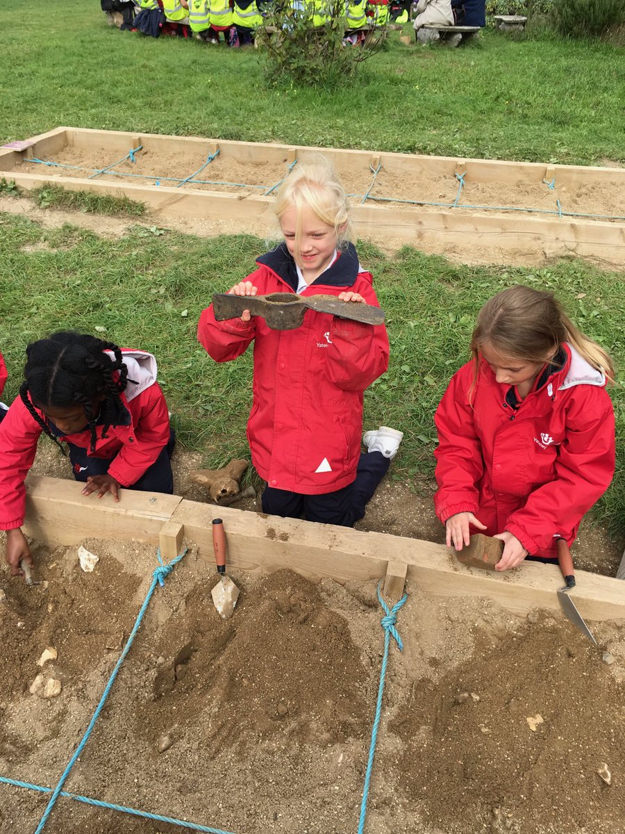 YMS_Year4's tweet photo. #Year3#A busy day at Buster Ancient Farm. https://t.co/Jie1ZIm22c