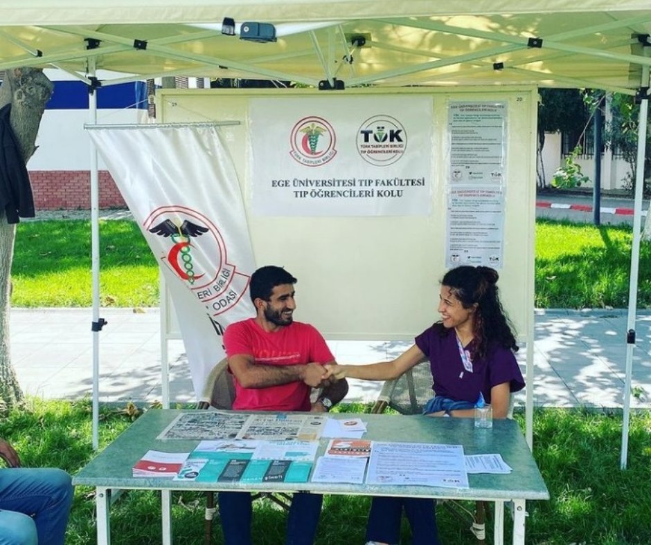 izmirtabip's tweet photo. Ege TÖK olarak öğrenci külüpleri programına katıldık.1.sınıf ögrencilerimize merhaba dedik. Ögrenciler hekim meslek örgütü ve TÖK'le güçlü.
@egeunitok 
@ttbtok https://t.co/Xhj1jU4kKH