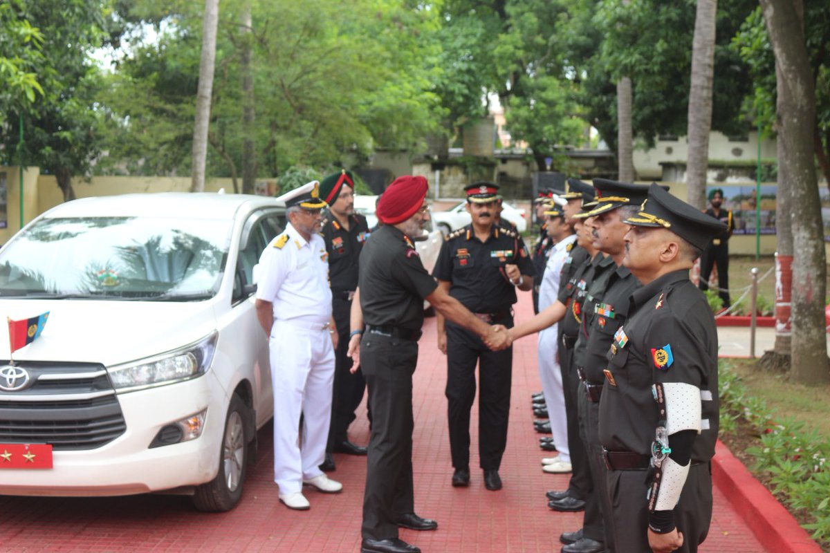 NCCDteOdisha's tweet photo. #NationalCadetCorps 
DG NCC visiting Odisha Directorate. Was briefed by Gp Cdr Sambalpur and Cuttack. 
@GovernorOdisha
@Naveen_Odisha
@HQ_DG_NCC 
@DHE_Odisha https://t.co/eecz1iXiDJ