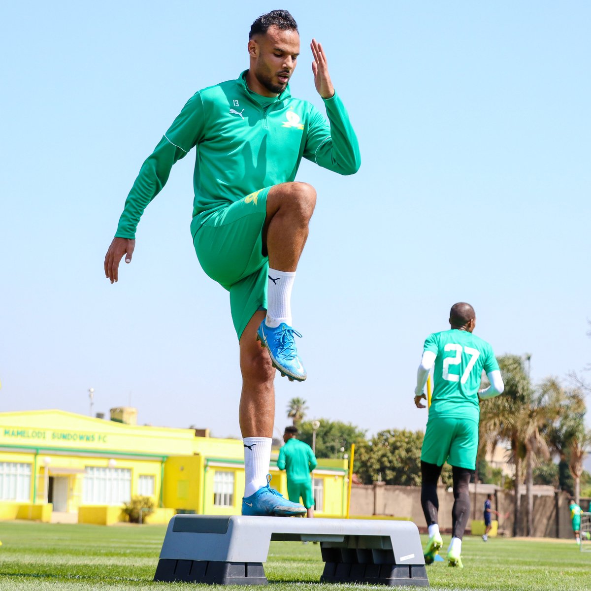 Masandawana's tweet photo. Getting ready to return to action in the #MTN8! 🎯

#Sundowns https://t.co/fGlKhkMnLH