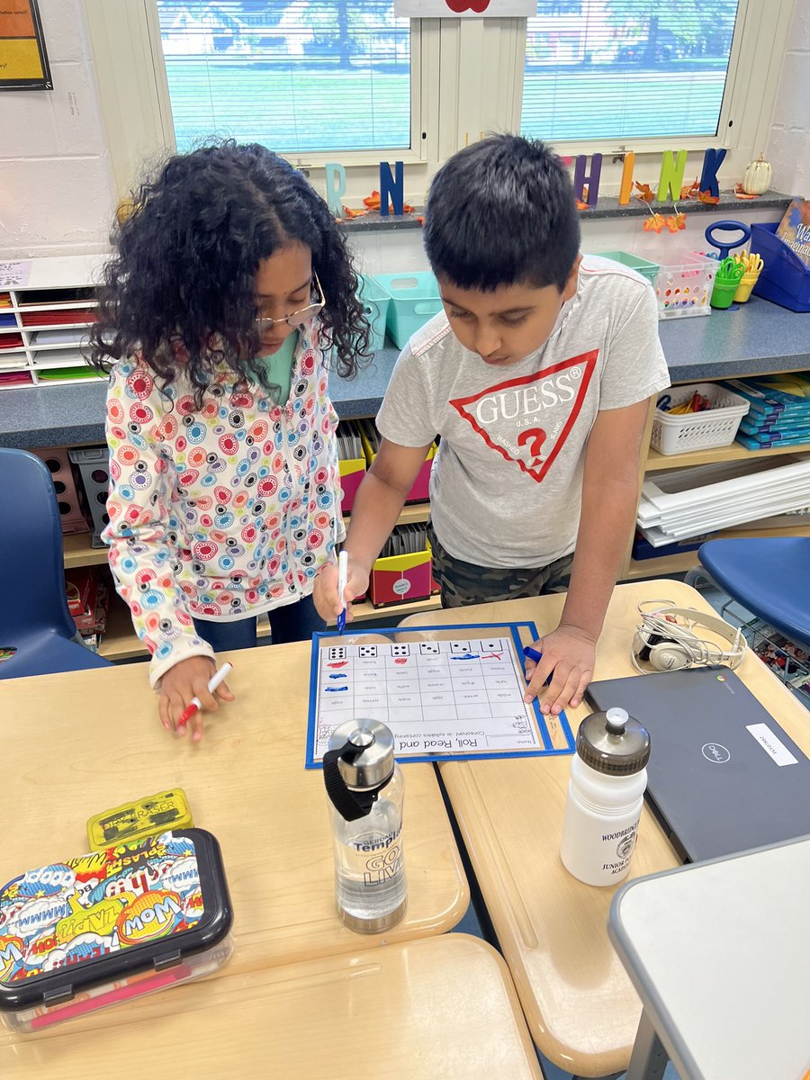 Miss_S_Thomas's tweet photo. Playing a game to practice our syllables! #9pantherpride #1wtsdnj @prpanthers9 https://t.co/R1asUM7guT