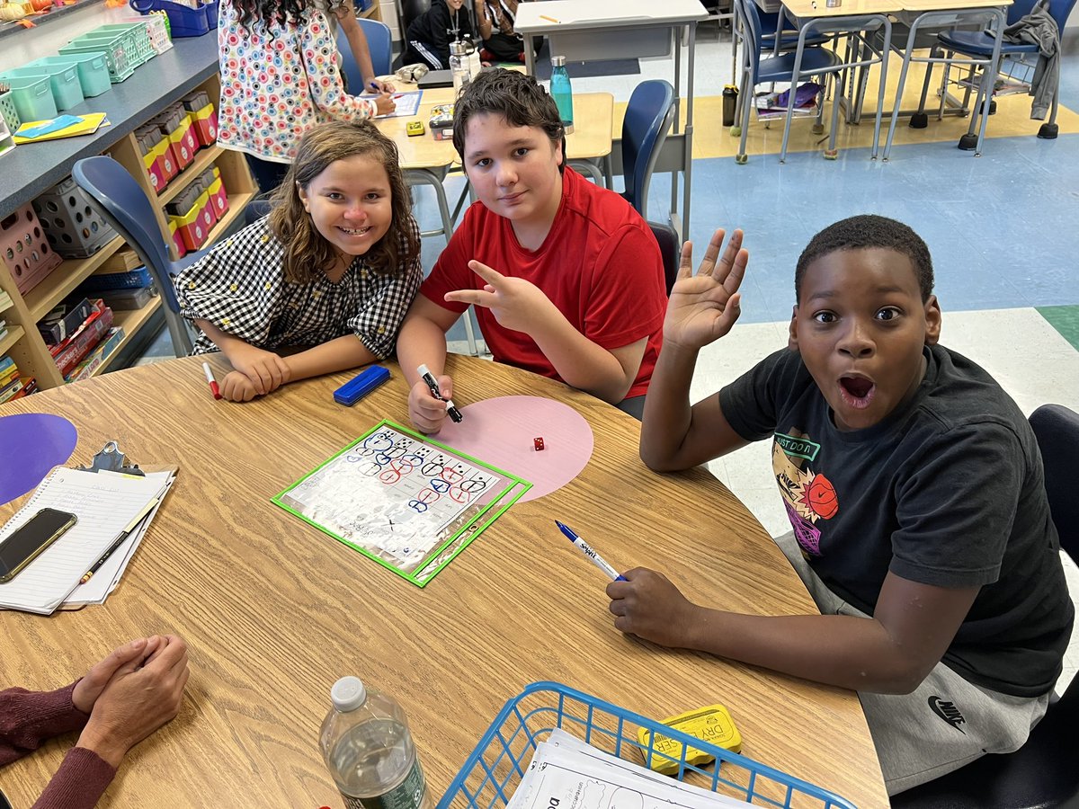 Miss_S_Thomas's tweet photo. Playing a game to practice our syllables! #9pantherpride #1wtsdnj @prpanthers9 https://t.co/R1asUM7guT