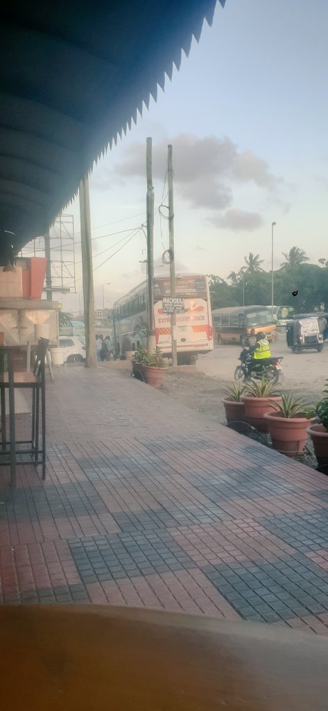 BusWorldTZ's tweet photo. #ExtraLuxuryCoach kutoka Arusha mpaka #Shekilango Dar es Salaam.

📷 #busworldtanzania https://t.co/EEYrL8U4yr