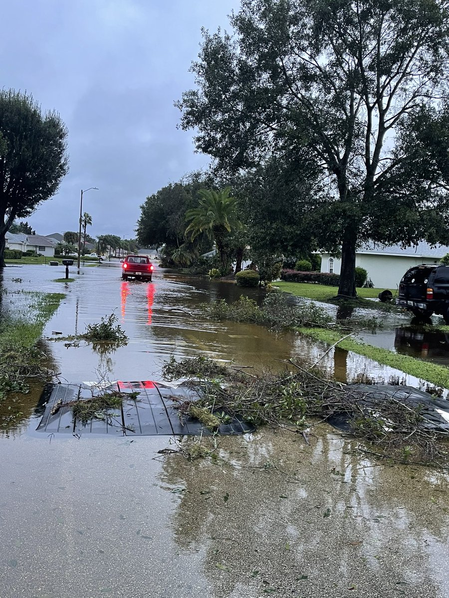 thelabradax's tweet photo. Aftermath if Hurricane Ian #sebring #florida #heyjb flooding https://t.co/gDyV1iY6PJ