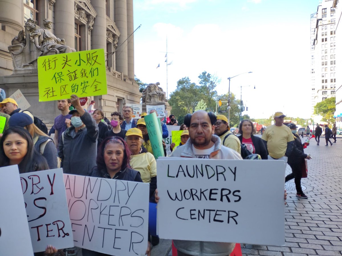 LWC_workers's tweet photo. Our members are proud to join the NYC Street Vendor Justice Coalition and call on @NYCCouncil to bring equity to our city's smallest businesses.
NYC must act now so street vendors can make a decent living and support their families.
#VendorsPowerNYC #PermitsNotTickets https://t.co/CFMQiUvAt1