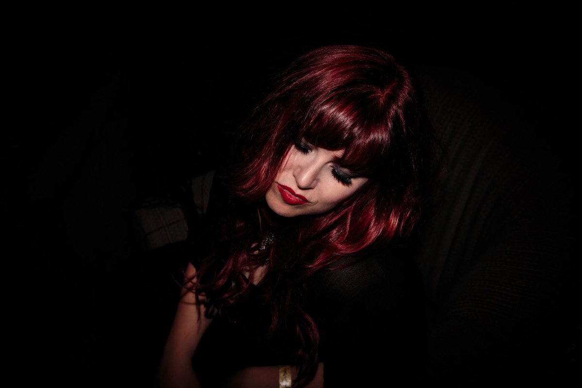 emilymacmusic's tweet photo. Conjuring up some serious ROCKSTAR vibes ✨ backstage at the @HorseshoeTavern with @FOHPhoto 🔥❤️🎸🤘🏻📸 #tbt #livemusic #backstagepic #rockstar #womenwhorock https://t.co/G64cpBEYuF