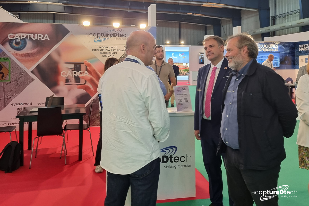 ecaptureDtech's tweet photo. Primer día en #iRural, la Feria de tecnología en el mundo rural. Te recordamos que mañana, nuestro CEO Miguel González Cuétara, presentará a los asistentes nuestra plataforma @eyesCloud3d  a las 11:30h, en el espacio #TeléfonicaEmpresas 🚀

📍 29-30 septiembre en Don Benito. https://t.co/0eZs1lMQR8