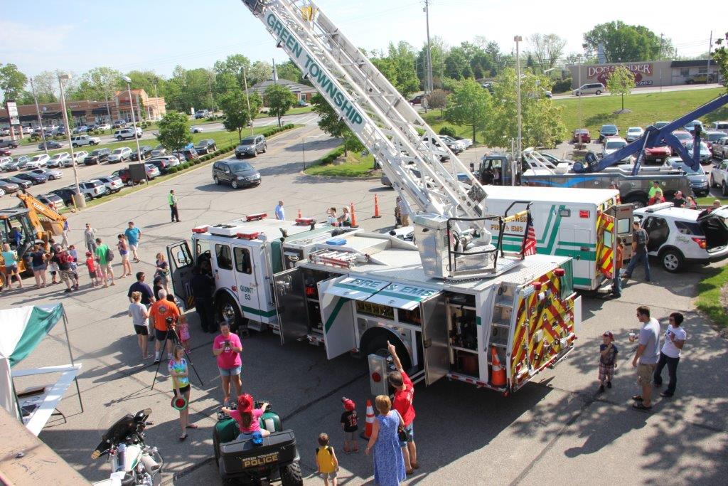 GreenTwpFD's tweet photo. Join us for Touch-a-Truck. Sat. Oct. 1, 11a-2p. Trucks and vehicles of all kinds. Bring the kids (young and old) and your camera. Great family event. BONUS: Fantastic firehouse chili! https://t.co/EMHNMPIPMX