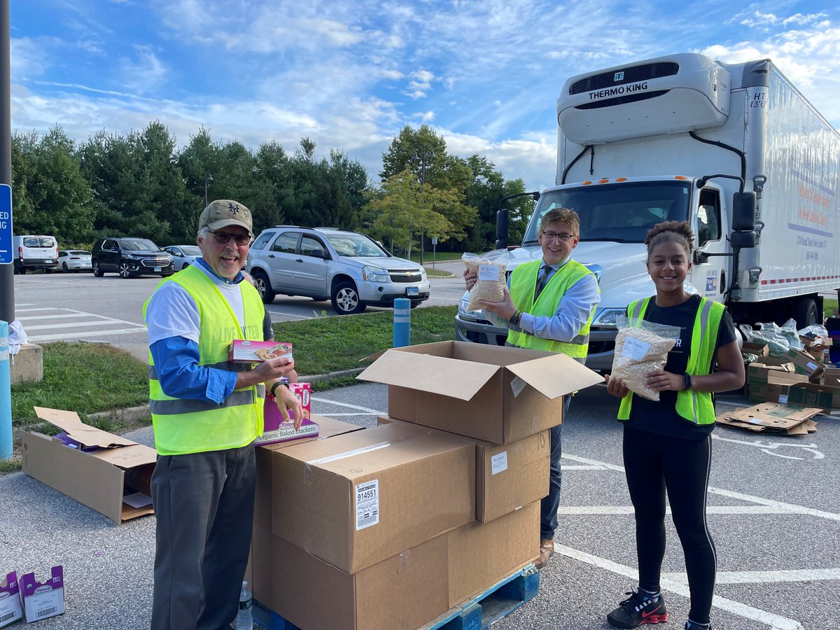 We were delighted to have Olivia Campbell, 2022 Kid Governor Cabinet member, at our mobile pantry last evening in New London. She is from New London and attends <a href="/ISAACSchool/">ISAAC a Public Non-profit Charter</a>. Her platform is reducing childhood food insecurity. Thank you Olivia! #LiveUnited #BasicNeeds <a href="/NLCT/">New London, CT</a>