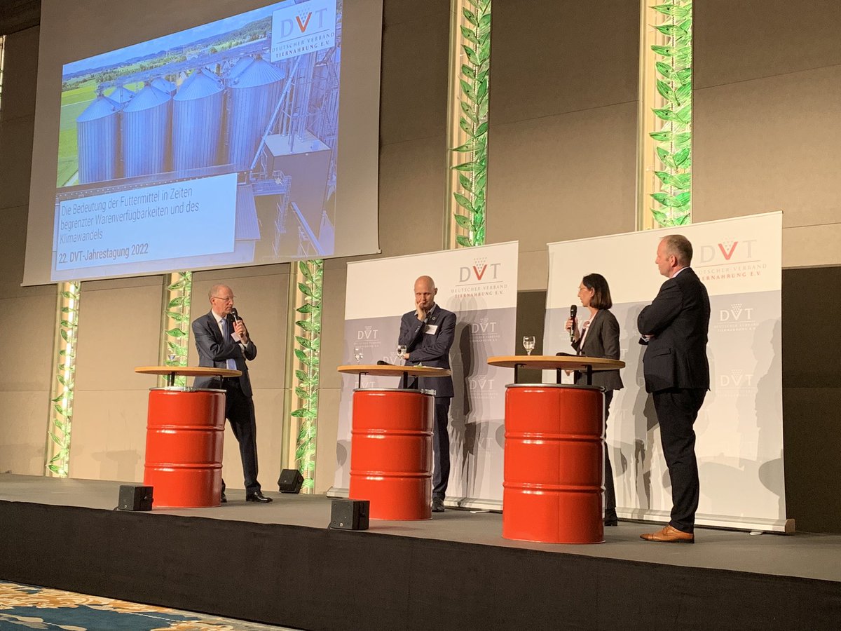 #DVT-#Jahrestagung 2022 in Berlin mit vielen wichtigen Themen und fachkundigen Gästen. Im Fokus: Umbau der Tierhaltung, Warenverfügbarkeiten, Energieversorgung. Offenheit und konkrete Maßnahmen für mehr #Planungssicherheit sind Gebot der Stunde.

#dvtjt2022