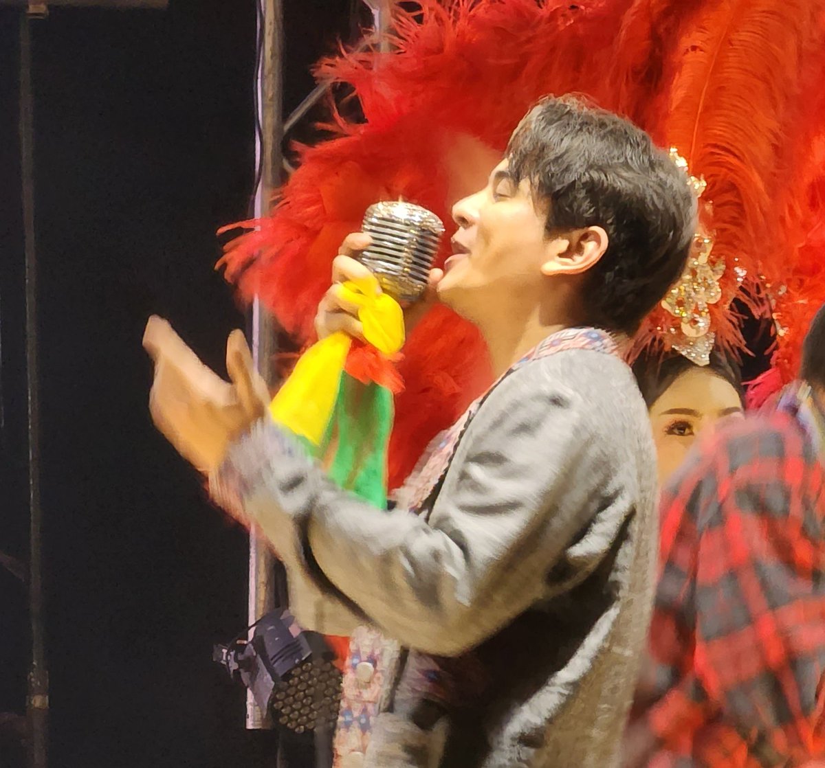 .... (เกินบรรยาย)... 
#สาธิต​  #ไมค์หลอนซ่อนพ่อ