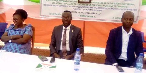 commune_kiganda's tweet photo. #Burundi:Ouverture ce jeudi le 29/9/2022 d'une pharmacie de la mutuelle dans la @commune_kiganda.Les festivités étaient rehaussées par le chef du cabinet du Gouverneur de @MuramvyaProv @MininterInfosBi. https://t.co/qkiZO7kz2E