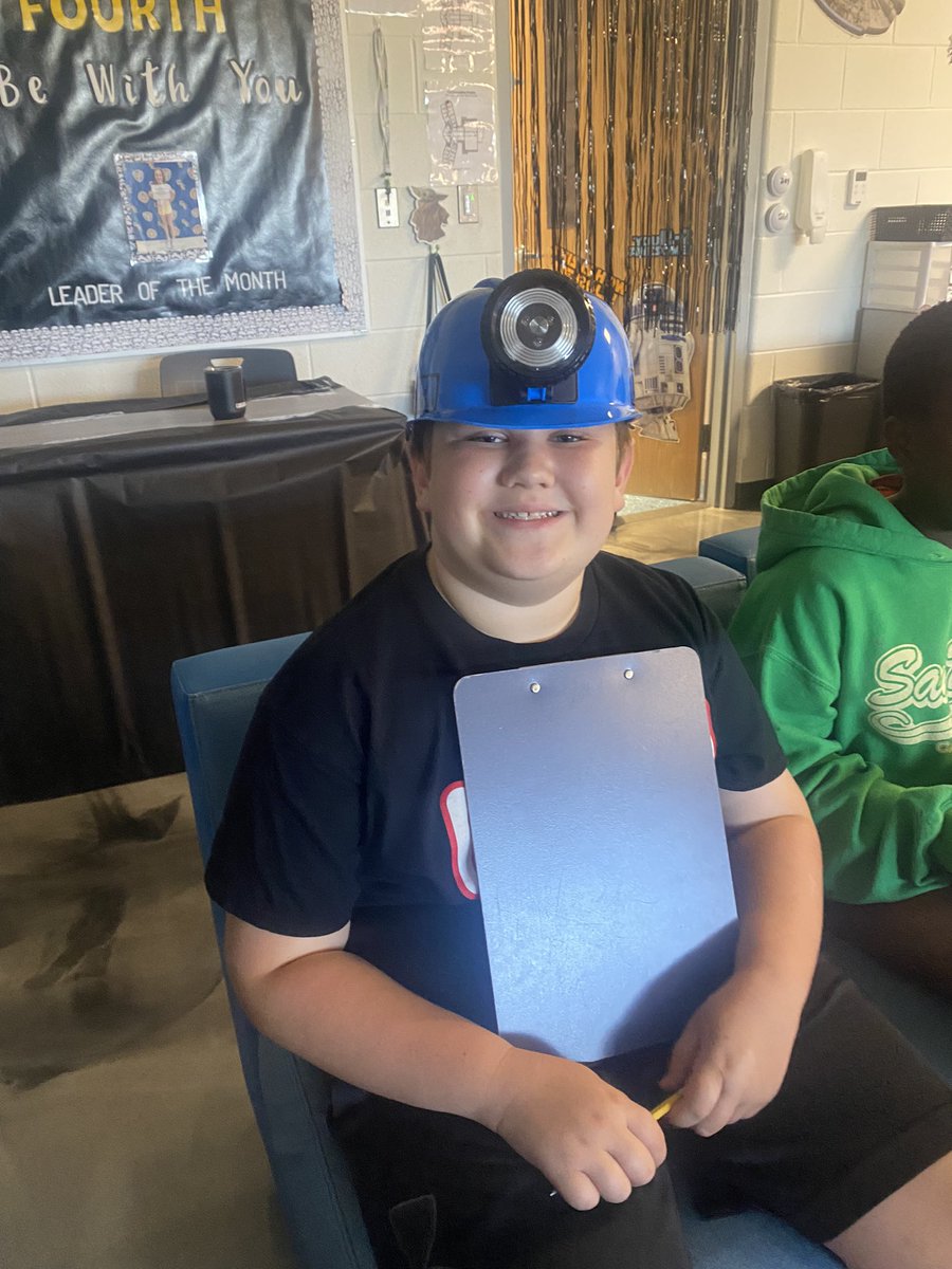 4th graders are working hard &amp; digging for coal today! <a href="/ctetigers/">Cumberland Trace ES</a> <a href="/TimetoBragg/">Mrs. Sydnee Bragg</a> <a href="/MrsWillis_CTE/">Amanda Willis</a>