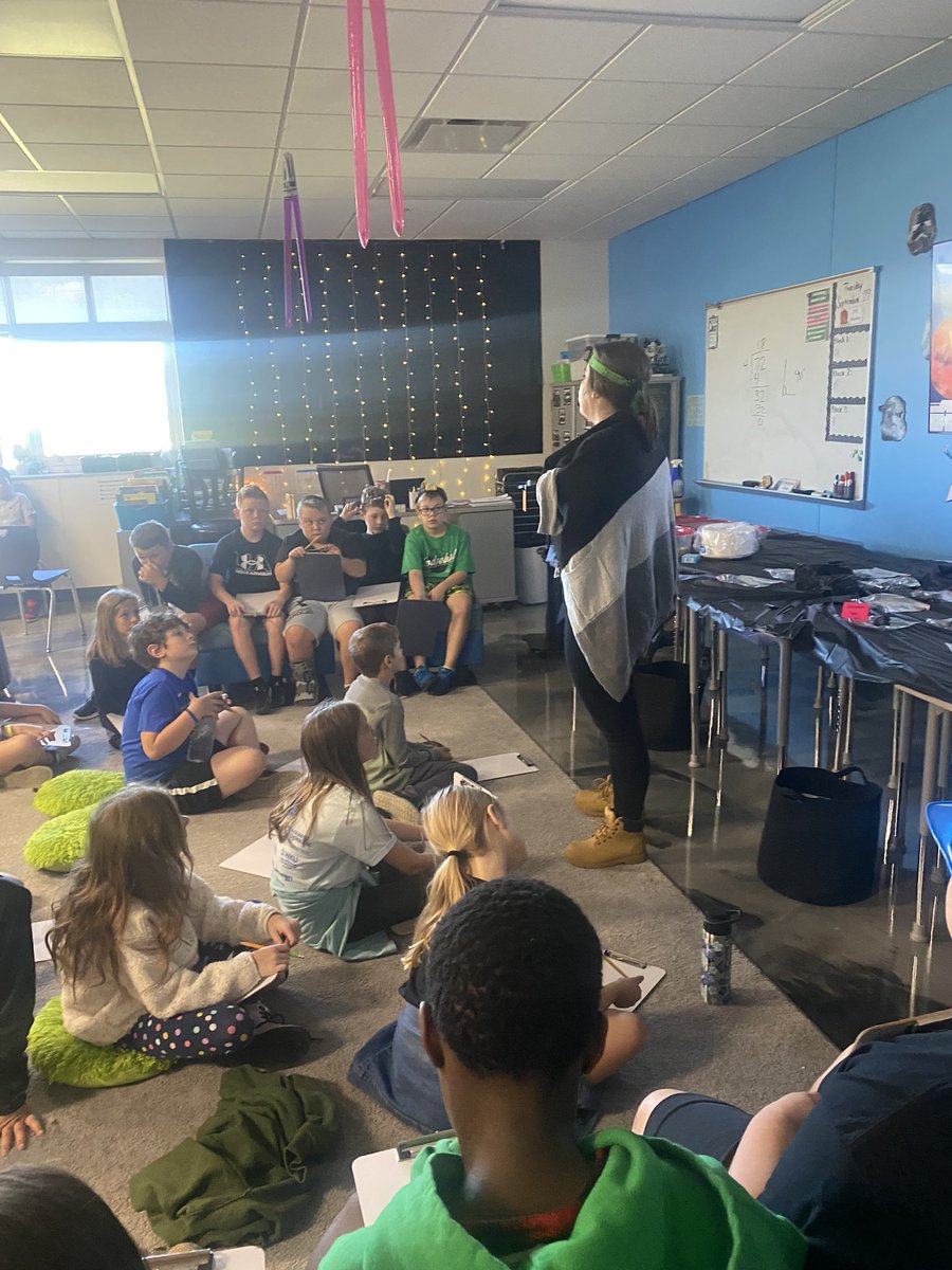 MrsDarnell_CTE's tweet photo. 4th graders are working hard &amp; digging for coal today! @ctetigers @TimetoBragg @MrsWillis_CTE https://t.co/5l8VdN1PUq