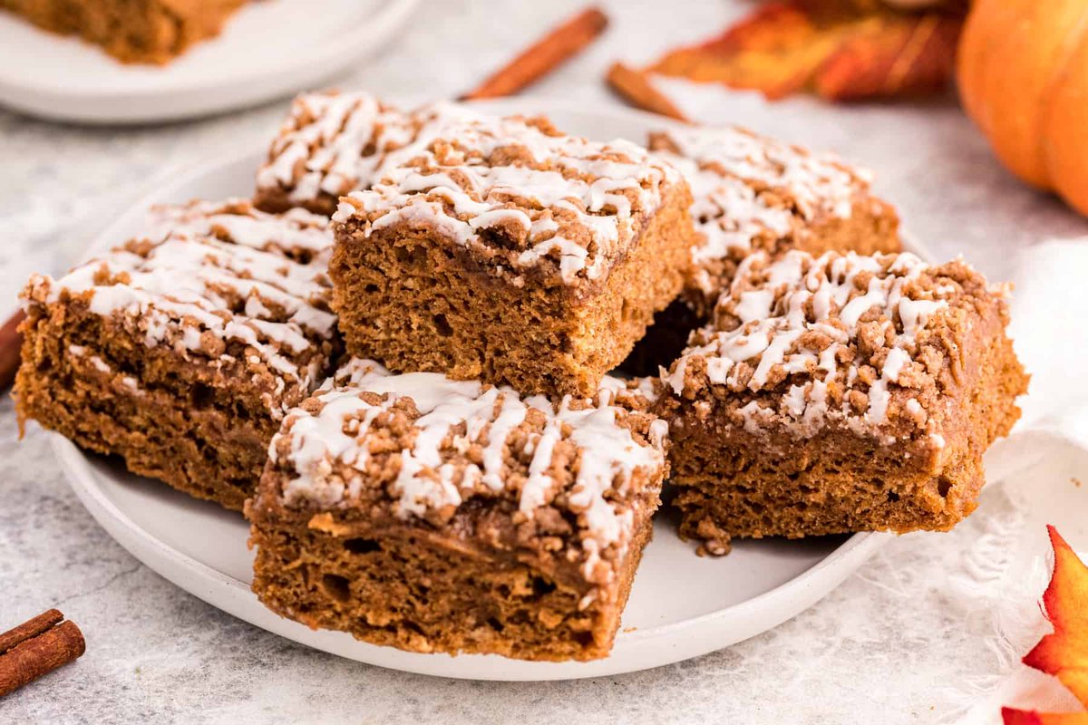 TaraNoland's tweet photo. This Pumpkin Coffee Cake is moist and bursting with the flavors of fall. It can be made up in no time and serves a crowd.  #pumpkincoffeecake #coffeecake #cake #fall #pumpkin #breakfast #dessert #snackcake https://t.co/JpOAckbXgR https://t.co/Bcu9R3ROIt