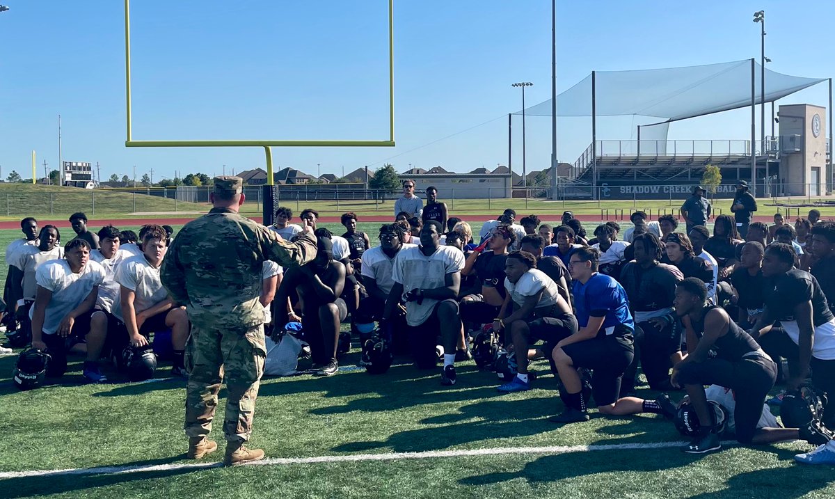 SCSharkFootball's tweet photo. If you’re ready to lead, the Army is ready for you. Add purpose to your passion and learn about the benefits of joining the Army. Local Army Recruiters will be at our game. Visit with them & learn about 200+ career options. The ULTIMATE TEAM has many roles to fill. #ArmyDW https://t.co/n99rV4VW2u