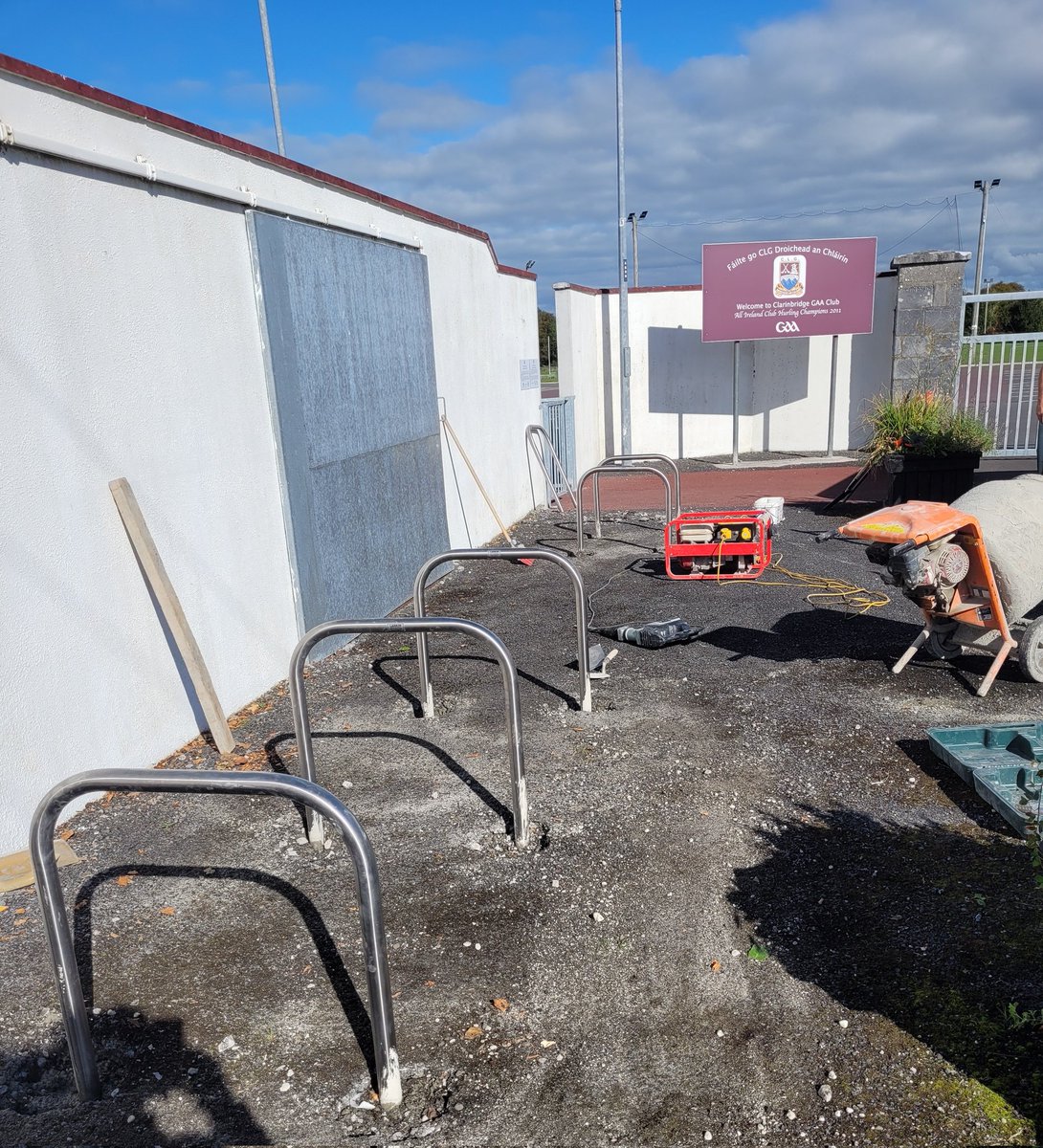New bike racks going up at the GAA Club entrance today for visitors to the Cowpark walks and the Club. There will also be a bike repair stand at the same location. Thanks to Cllr. Martina Kinane for all her help. 
More bike racks to follow.
#UptheBridge! #gaagreenclub #GAABelong