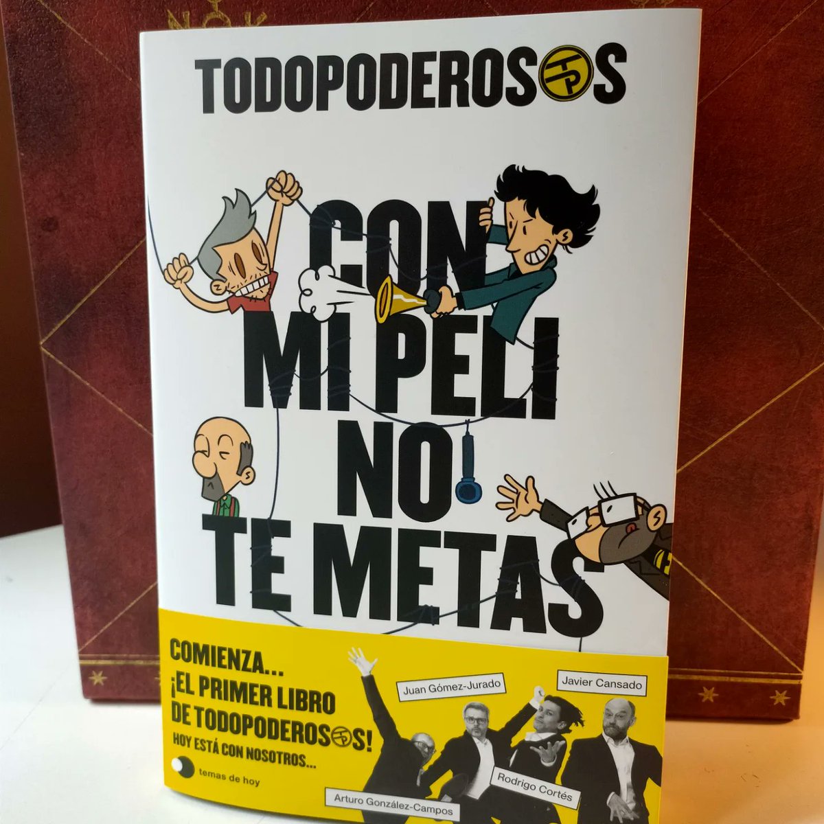 _rafamata_'s tweet photo. Sorpresa amiguis! Algunos pedíais cómics de @todopoderosos , no? Pues deseo concedido, y con muchas más ilustraciones y pelis, pelis y más pelis!

Con guiones para los cómics de @soysori y editado por @Planetadelibros https://t.co/INMIdgs9x0
