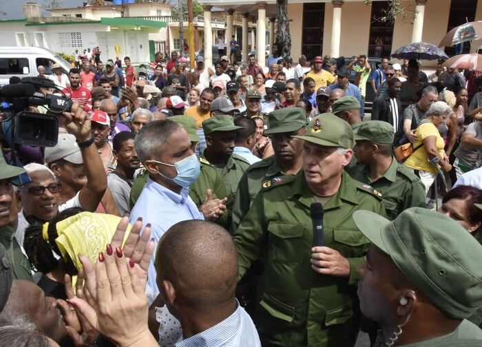 #Cuba CONTINUIDAD construida por el pueblo y sus líderes. Dijo #Fidel en Vueltabajo tras paso de huracanes Isidore y Lili (1/10/2002): 

✔️Tengo una confianza total en que #PinardelRío y la #IsladelaJuventud se recuperarán y contarán con la cooperación solidaria de todo el país