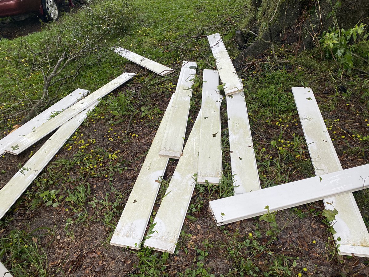 Ambo821's tweet photo. Held on to power til about 2 am…. And woke up to only minimal damage… counting ourselves lucky, and thank goodness for generators! #HurricaneIan #PolkCounty https://t.co/5eI9pnubCG