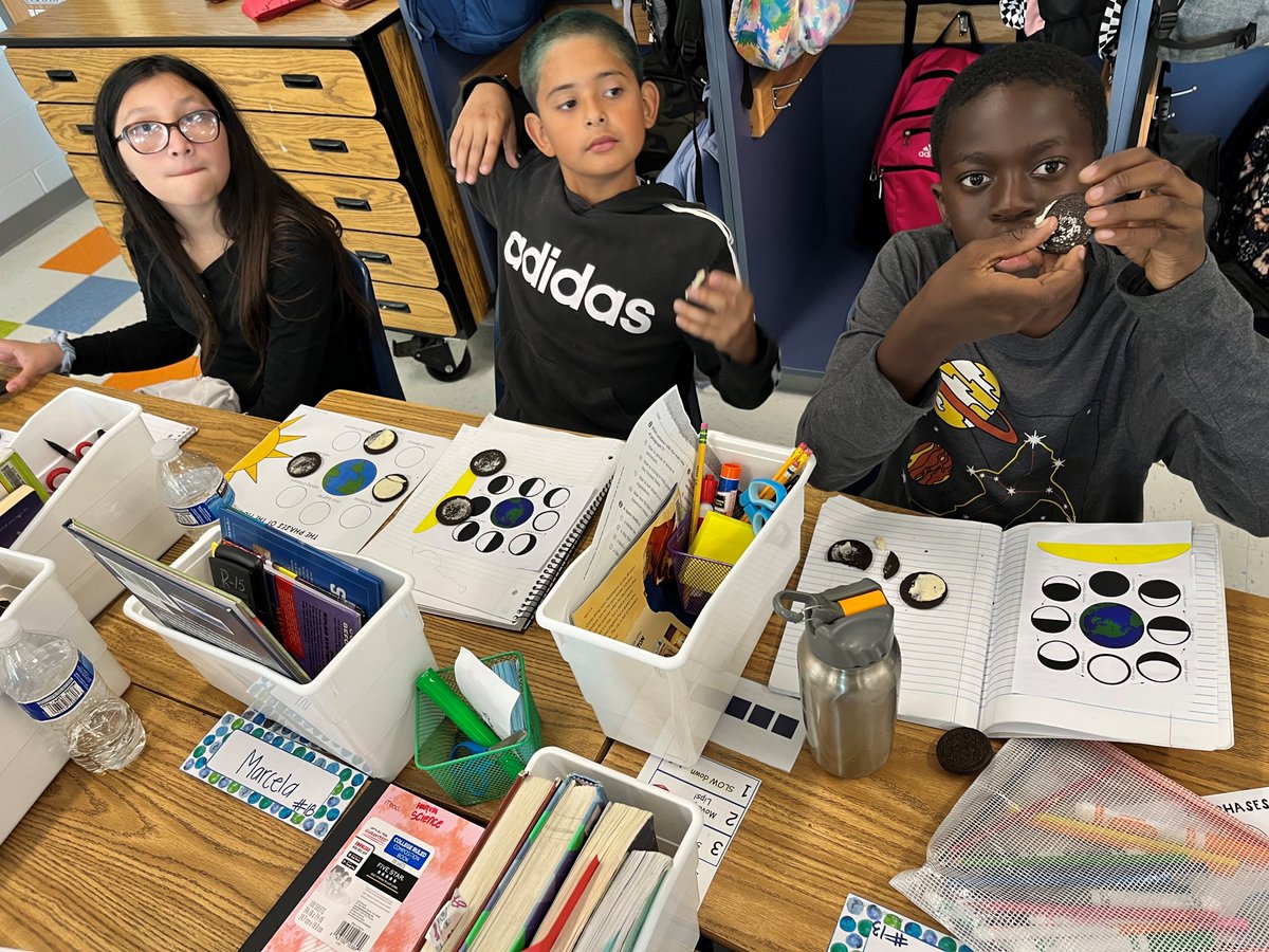 HyblaValley6th's tweet photo. Finishing up our Astronomy Unit using Oreos to make the phases of the Moon #HyblaValleyHuskies @HyblaValleyES @FCPSR3 https://t.co/NzUlO6rhmY
