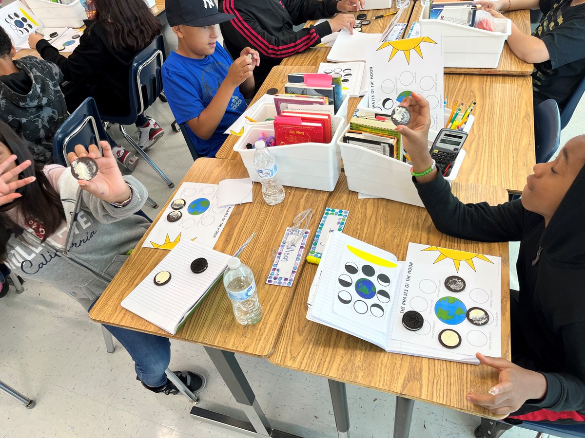 HyblaValley6th's tweet photo. Finishing up our Astronomy Unit using Oreos to make the phases of the Moon #HyblaValleyHuskies @HyblaValleyES @FCPSR3 https://t.co/NzUlO6rhmY