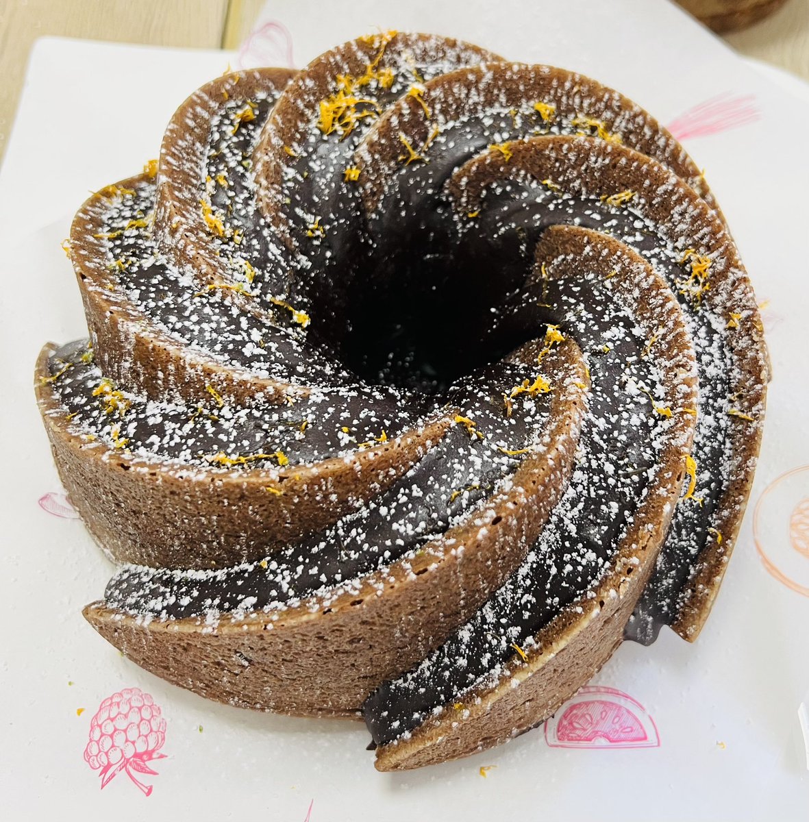 A couple of Bundt cakes for match tea visitors today. Lemon 🍋 and poppy seed or chocolate orange 🍊  <a href="/TrinitySeniorSc/">Headmaster</a> <a href="/TrinitySchoolS1/">TrinitySchoolSport</a> <a href="/HolroydHowe/">Holroyd Howe</a> #trinitylife
