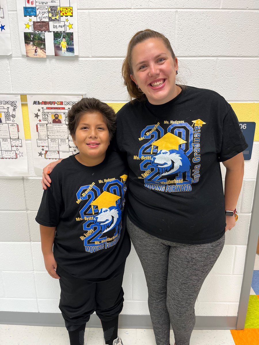 HyblaValley6th's tweet photo. You know it's going to be a good day when you match with your teacher! #TwinningThursday #HyblaValleyHuskies @HyblaValleyES @FCPSR3 @Ms_Hudgens6th https://t.co/0sboZJvvZW