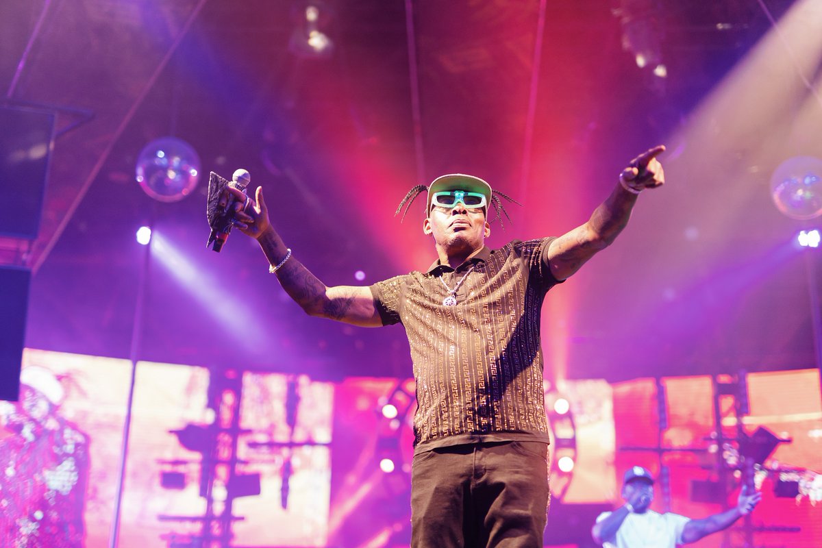 anandeswaran's tweet photo. Like many of us at @Veeam, I had the great honor of enjoying his immense talent and presence on stage at #VeeamON this year. What an amazing show! RIP Coolio. My thoughts go out to his family and friends. https://t.co/28XPGQOf3U