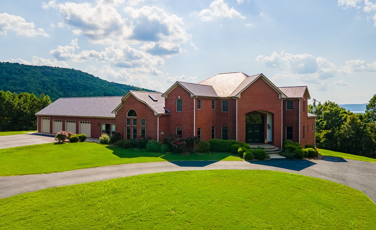TargetAuctionCo's tweet photo. Check out our latest eblast featuring 3 Upcoming Luxury Property Auctions (Georgia, Arkansas & Alabama) https://t.co/hJ7expOH2a. QUESTIONS? Call 800-476-3939. #targetauctionco #realtors #realestateagents #auctionswork https://t.co/2yfBzdN6Ny