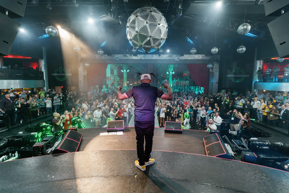 anandeswaran's tweet photo. Like many of us at @Veeam, I had the great honor of enjoying his immense talent and presence on stage at #VeeamON this year. What an amazing show! RIP Coolio. My thoughts go out to his family and friends. https://t.co/28XPGQOf3U