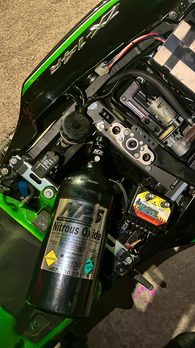 Adrenaline junkie 😈 ZX14R🚀