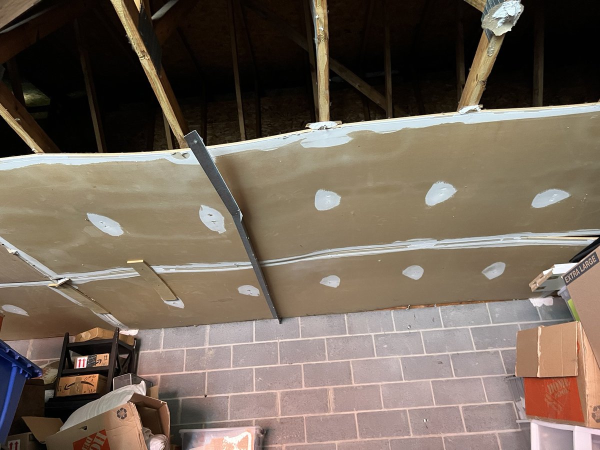 BellaBluDetroit's tweet photo. This is how Public Storage has treated my issues for over 22 plus months the roof has been caving and damaging all my things #publicstorage #nostaff #walledlake #Damagedunit #nosolution #fixthisnow https://t.co/z75JkdUvnD