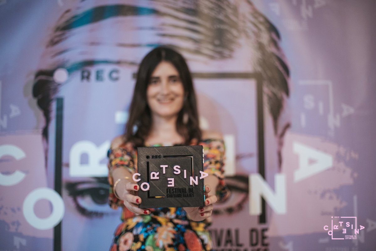 CortesinaFest's tweet photo. ¡Mención merecidísima para "Dana"! Por su originalidad, su gran trabajo fotográfico y su guion. Menudo trabajo se ha marcado @forner_lucia dirigiendo a @TdeBlume  y menudo futuro les auguramos. ¡Felicidades!

#Festival #Cortometraje #HelenaCortesina #Cine #Alicante https://t.co/9wM19AJ3Rc