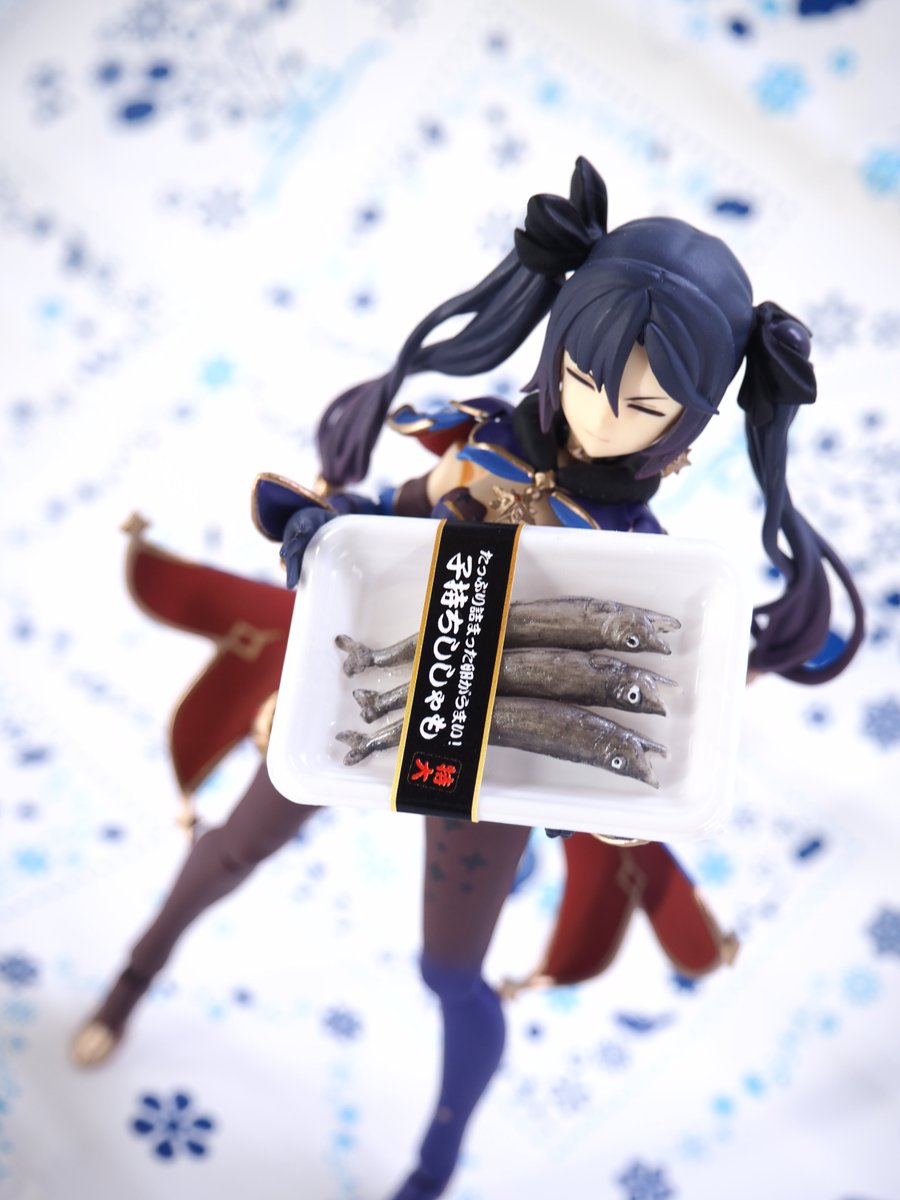 モナ(原神) 「カメラの設定変更でかなり色味変わるヨ 」|ぜっぷらのイラスト