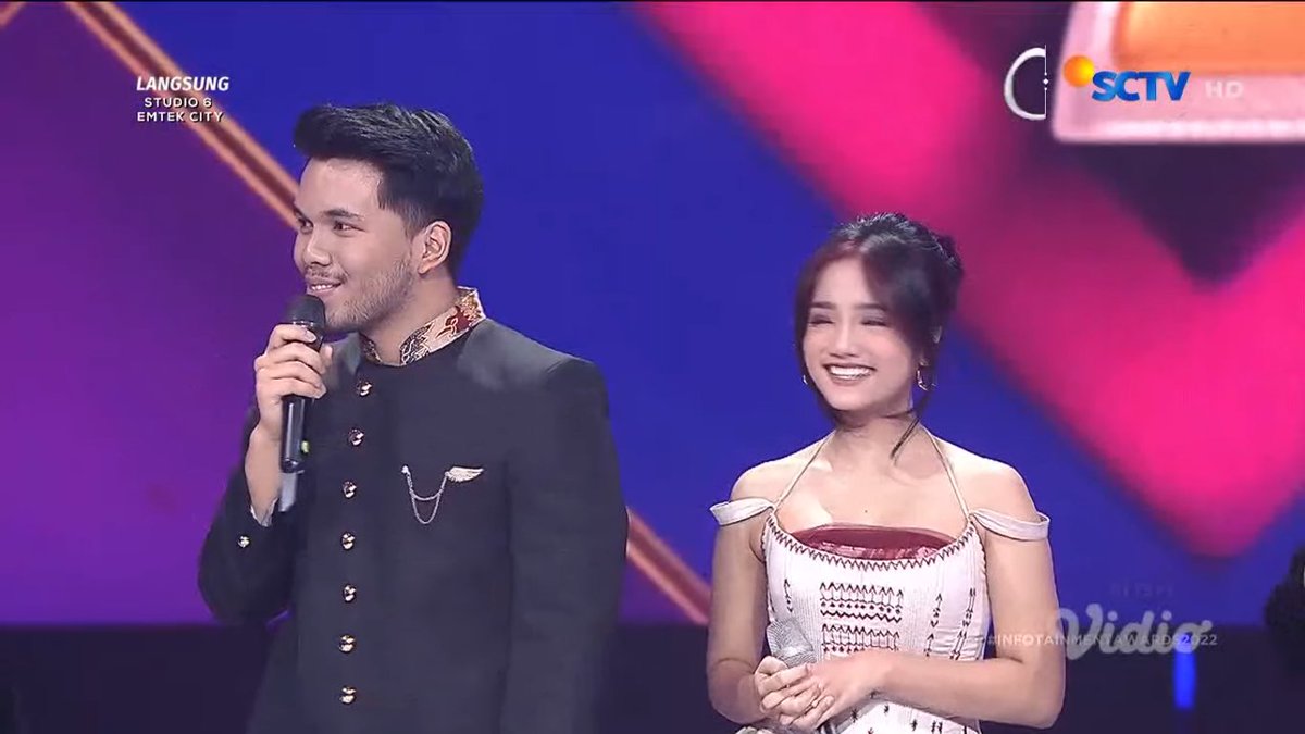 SCTV's tweet photo. "Hubungan kita gak main-main" -Fuji

Couple yang satu ini ga pernah gagal untuk bikin baper dehh🥺❤️ Suka banget sama Thofu🥰

#InfotainmentAwards2022 https://t.co/r2kXA1gDQi