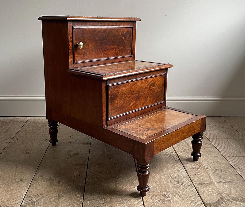 loveantiques's tweet photo. Offered for sale are these George IV Mahogany Library Steps, from Thakeham Furniture: https://t.co/MLaYm9YWCI @TF_Antiques
#antiques #antiquesteps #antiquelibrarysteps #librarysteps #antiquesforsale #loveantiques https://t.co/q9NRVEryfF