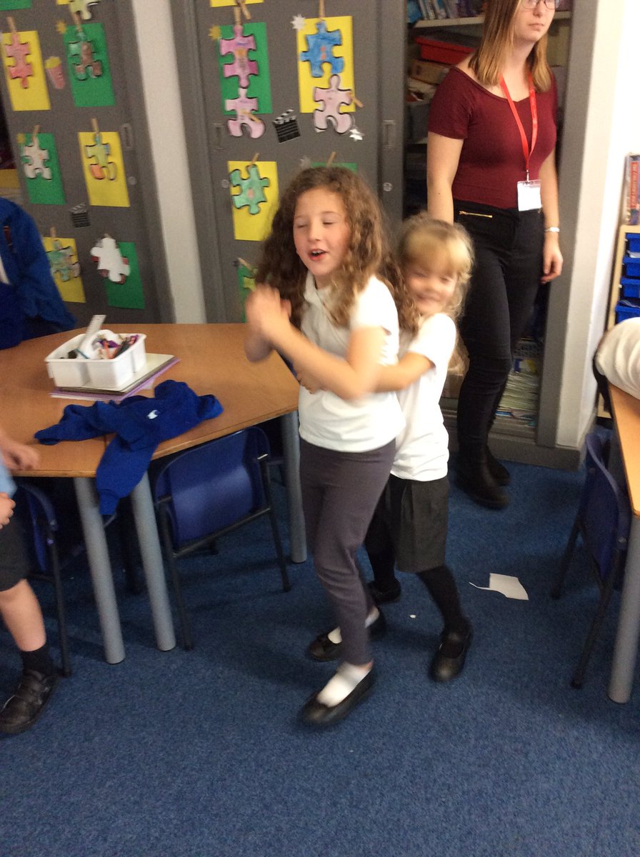 PatPriAcad's tweet photo. Today year 2 were finding out if more could have been done to stop the fire of London. The children acted out different ways to try and put the fire out. They acted out how fire hooks, buckets, squirters, fire pumps and gunpowder were used.#PatYear2 #PatHistory https://t.co/pBBGk4qJzH