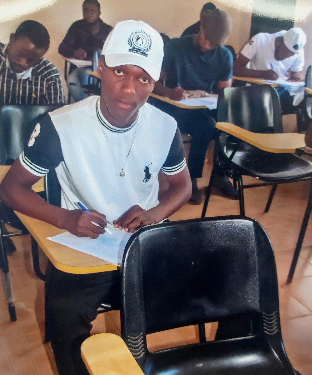 30BG_CEO's tweet photo. Final Exam Day today, in the struggle to earn My First Honours Degree 🎖 30BG Stand Strong and never Minus. No Never!!! @davido 💪❤️🤞 https://t.co/0in66A0wHM