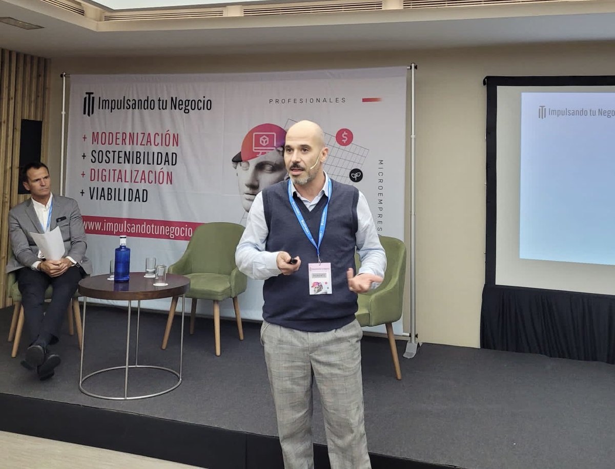 Miguel Angel Robles (@maroelvi) on Twitter photo Hoy en nuestro evento <a href="/Impulsandotuneg/">Impulsando tu negocio</a> de Oviedo <a href="/edu4s/">Eduard Banqué</a> desde <a href="/SageSpain/">Sage Spain</a> nos da las claves de cómo aprovechar la digitalización en nuestros pequeños negocios. Interesante intervención para impulsar el cambio necesario. Hoy en nuestro evento <a href="/Impulsandotuneg/">Impulsando tu negocio</a> de Oviedo <a href="/edu4s/">Eduard Banqué</a> desde <a href="/SageSpain/">Sage Spain</a> nos da las claves de cómo aprovechar la digitalización en nuestros pequeños negocios. Interesante intervención para impulsar el cambio necesario.